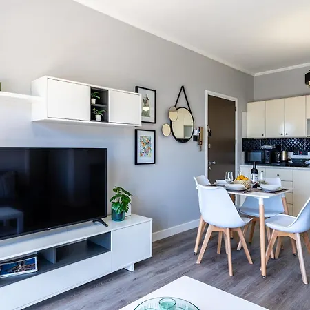 Peale's 2-br & Balcony In Mackenzie