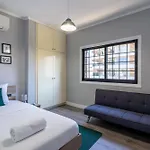 Peale's 2-br & Balcony In Mackenzie *